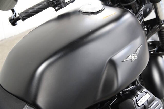 2021 Moto Guzzi V7 Stone