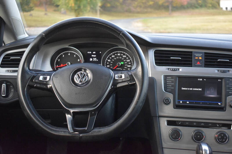 2017 Volkswagen Golf TSI SE