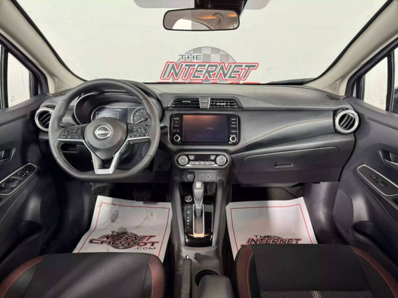 2025 Nissan Versa SR