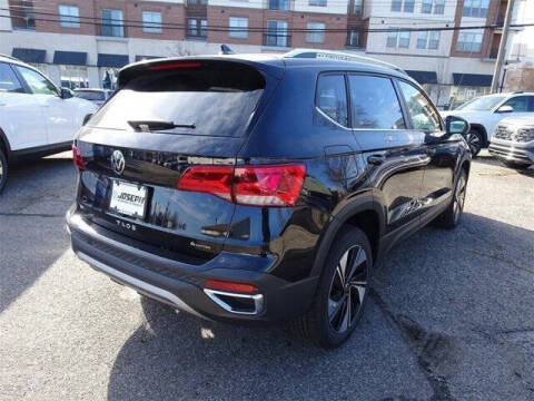 2024 Volkswagen Taos SE 4Motion