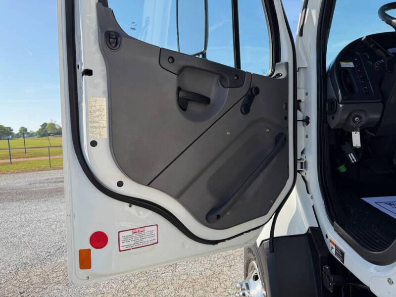 2014 Freightliner 108 SD