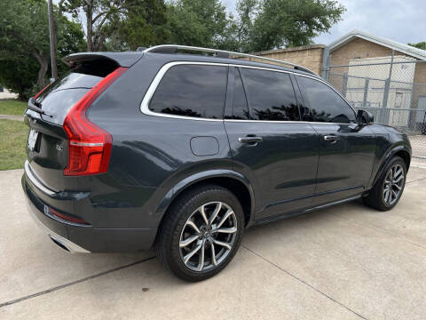 2017 Volvo XC90 T6 Momentum