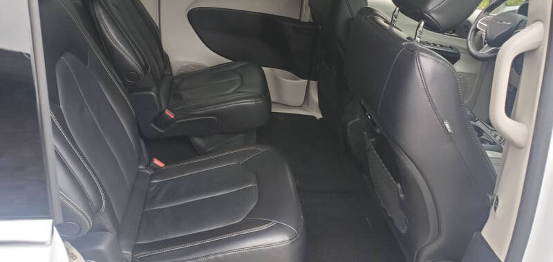 2022 Chrysler Pacifica Touring L