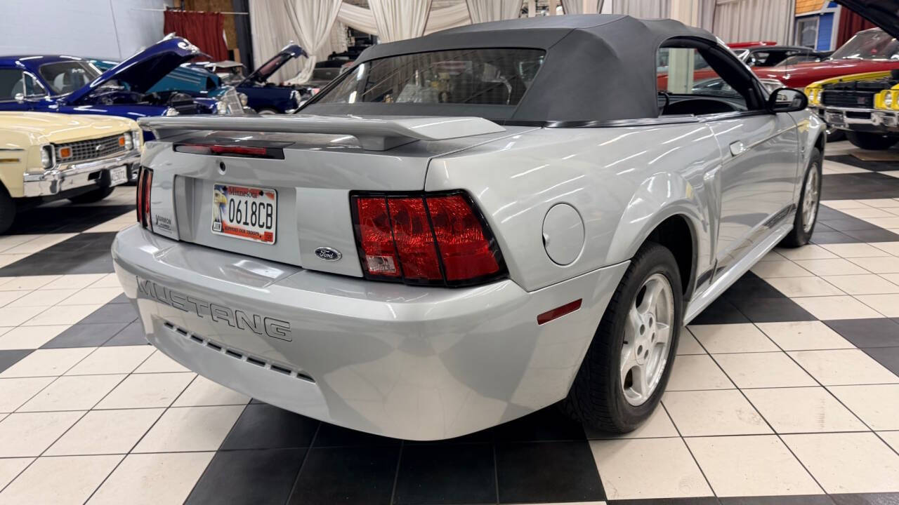 2002 Ford Mustang 28