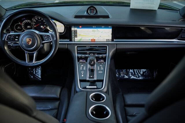 2018 Porsche Panamera 4