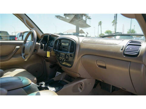2004 Toyota Sequoia SR5