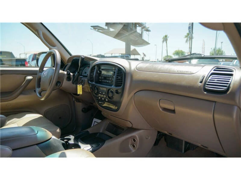 2004 Toyota Sequoia SR5
