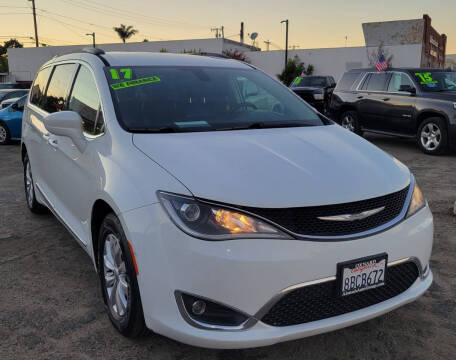 2017 Chrysler Pacifica Touring-L