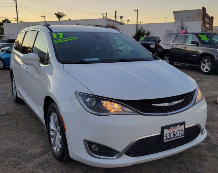 2017 Chrysler Pacifica Touring-L