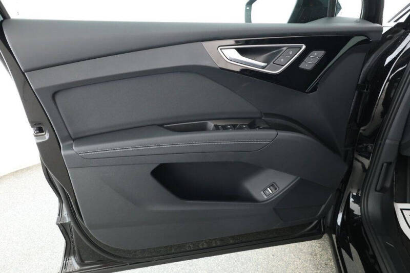 2025 Audi Q4 e-tron quattro Premium 55