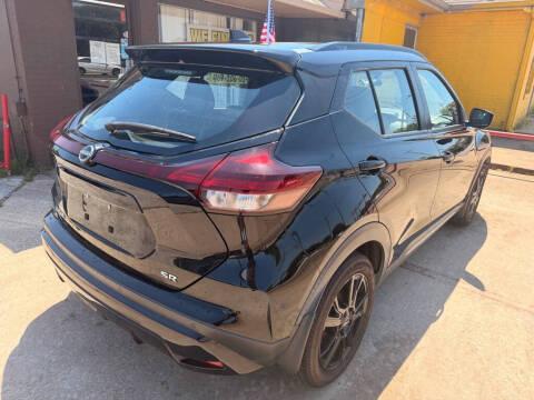 2022 Nissan Kicks SR