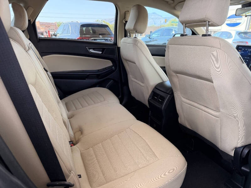 2021 Ford Edge SE