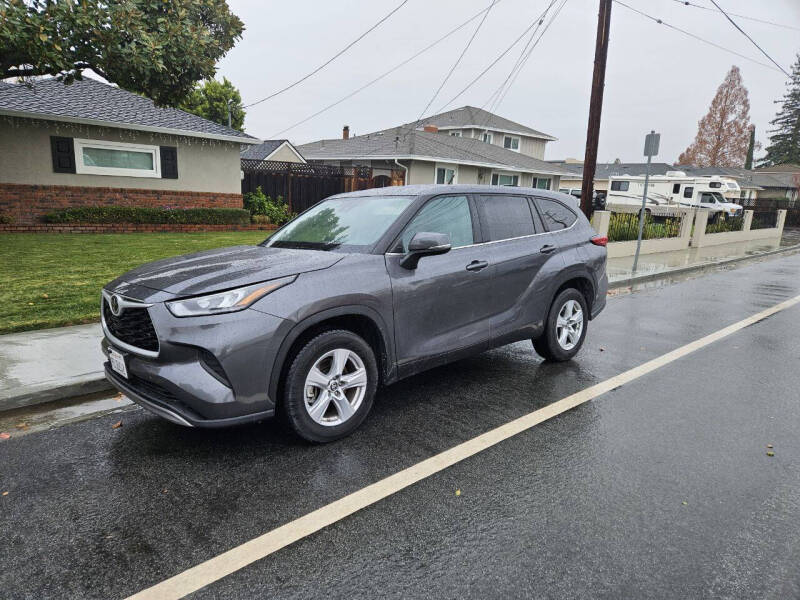 Image 2 of 2022 Toyota Highlander L