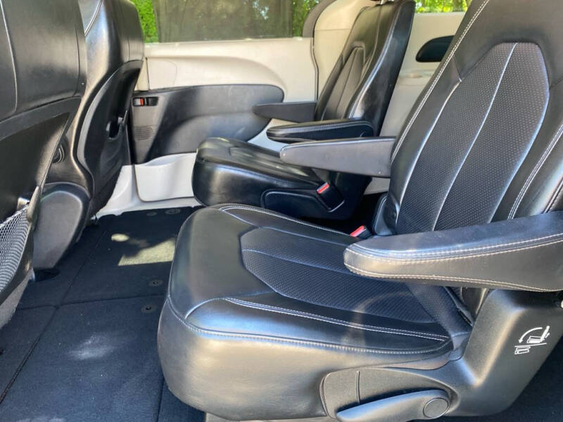 2020 Chrysler Voyager LXi