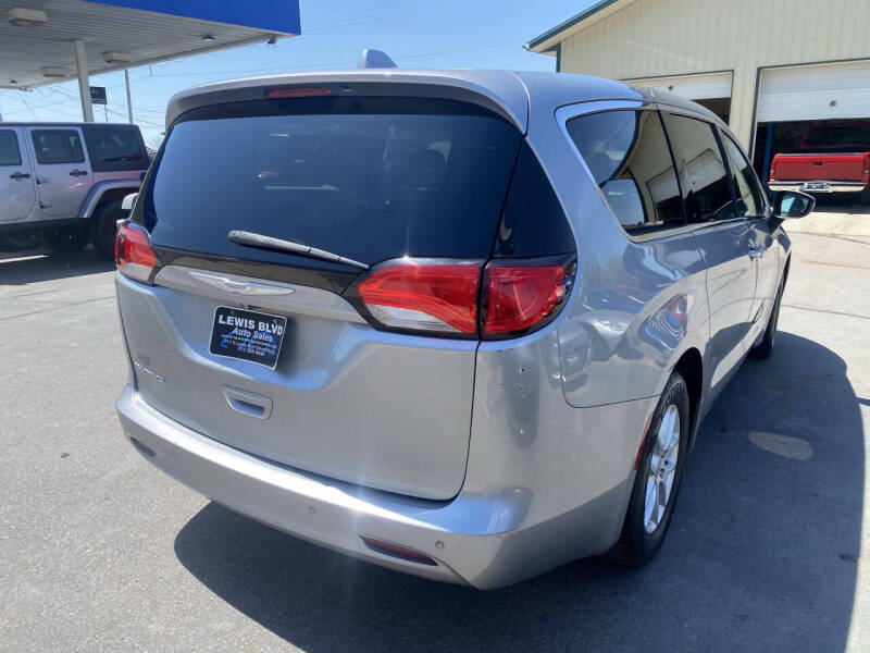 2017 Chrysler Pacifica Touring - Photo 6