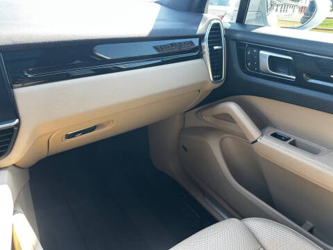 2022 Porsche Cayenne Platinum Edition