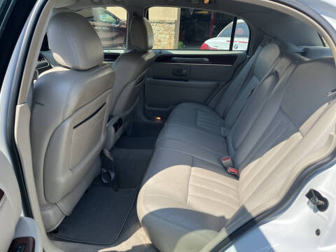 2003 Lincoln Town Car Signature