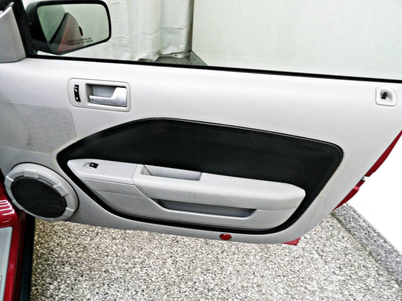 2006 Ford Mustang V6 Standard