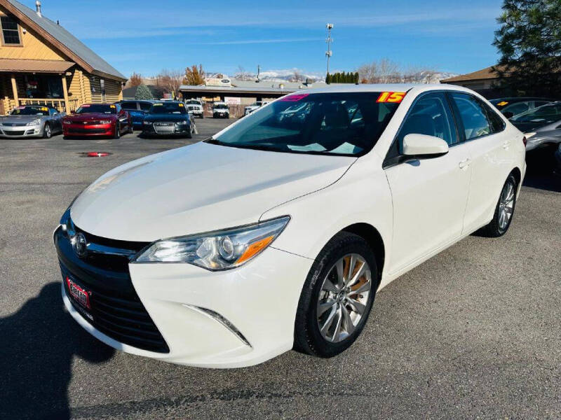 2015 Toyota Camry XLE photo 3