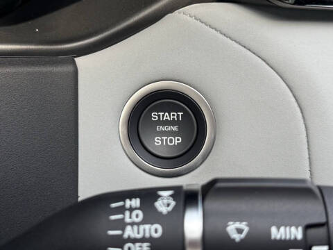 2026 Land Rover Range Rover Velar P250 Dynamic SE