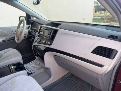 2011 Toyota Sienna LE 8-Passenger