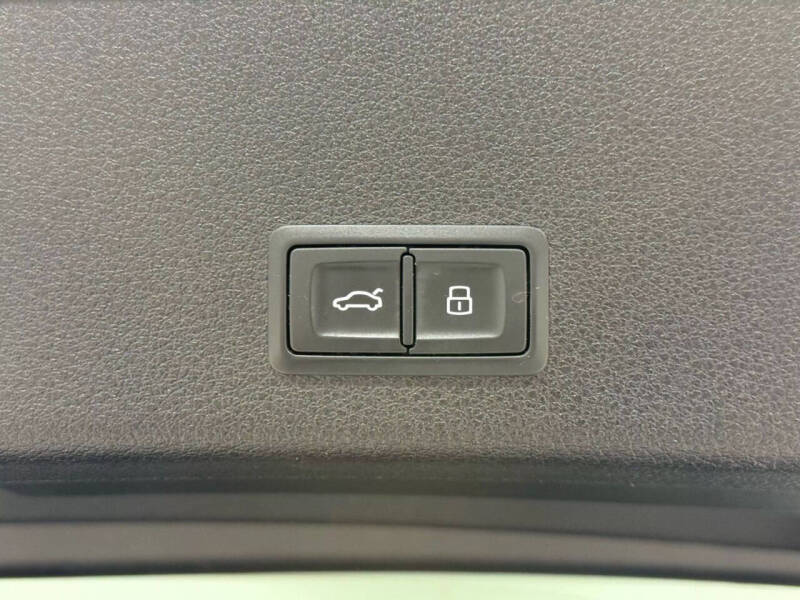 2019 Audi e-tron quattro Premium Plus