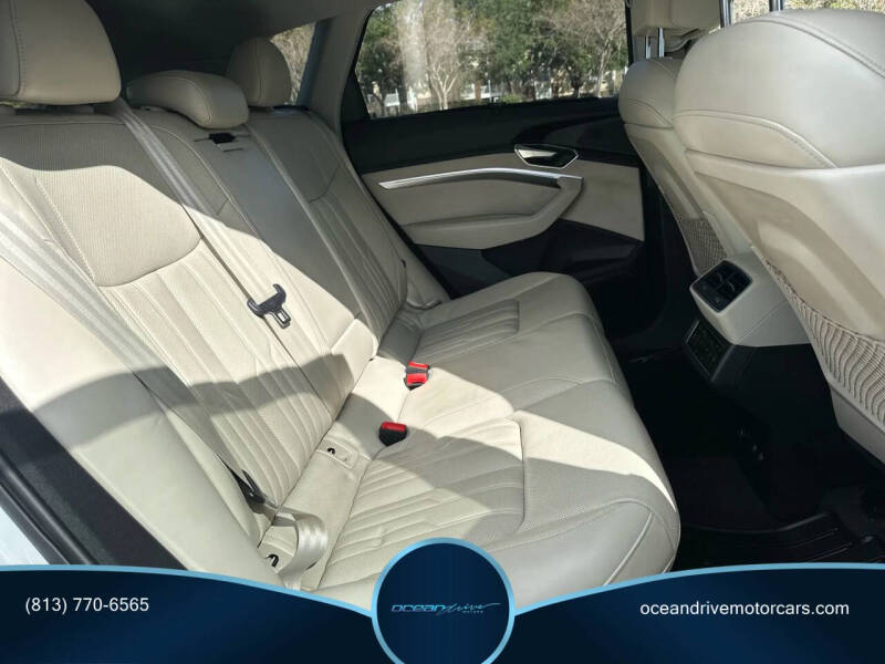 2019 Audi e-tron quattro Prestige