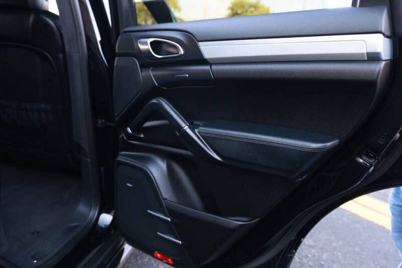 2013 Porsche Cayenne GTS