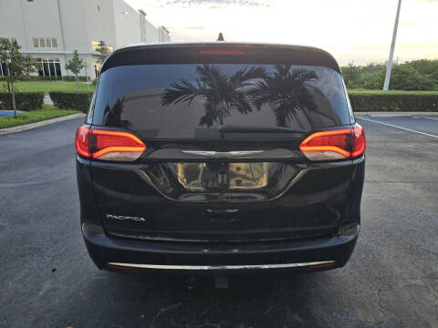 2017 Chrysler Pacifica Touring-L Plus