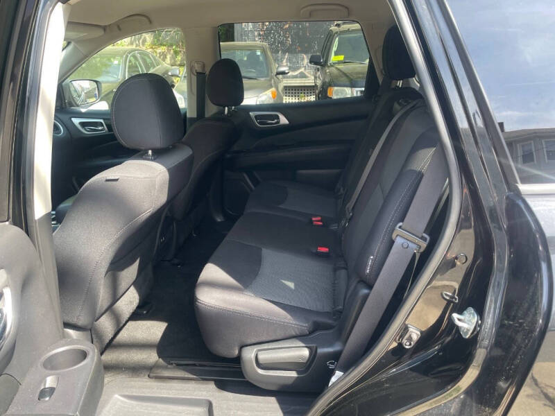 2019 Nissan Pathfinder SV