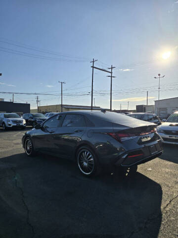 2024 Hyundai Elantra SE