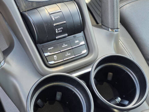 2017 Porsche Cayenne S E-Hybrid Platinum Edition
