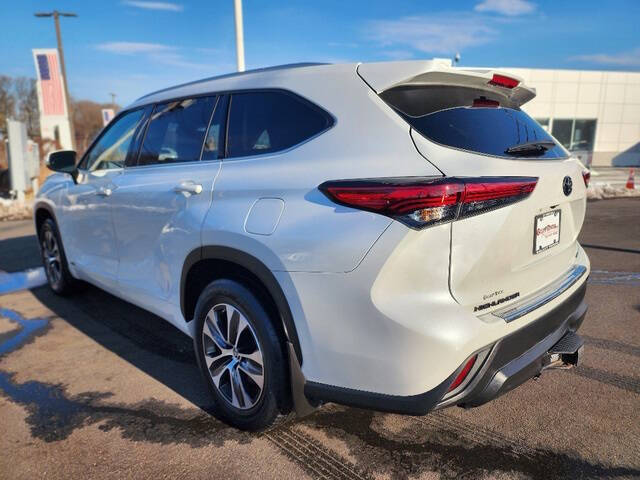 2022 Toyota Highlander Hybrid XLE
