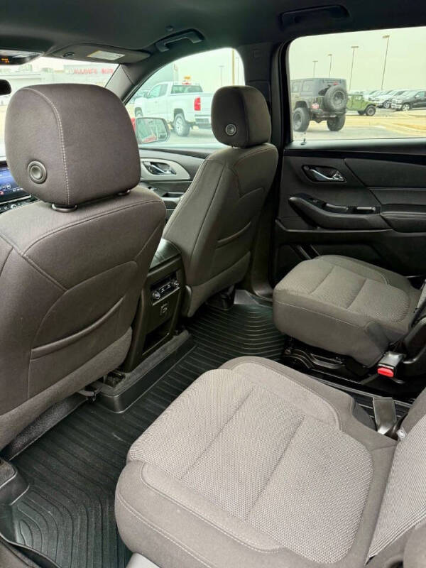 2022 Chevrolet Traverse LT Cloth
