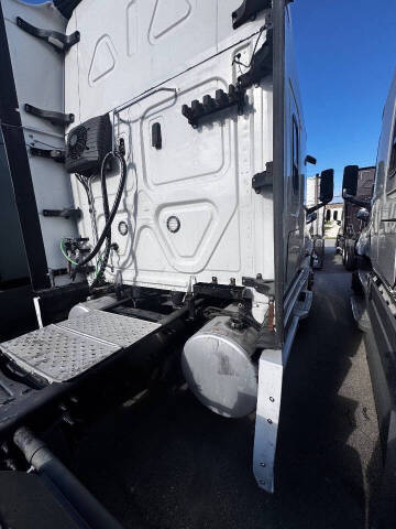 2020 Freightliner Cascadia