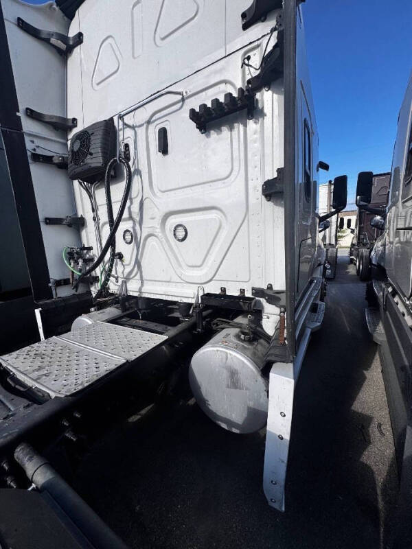 2020 Freightliner Cascadia