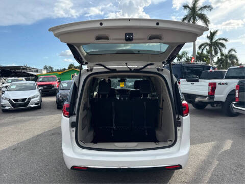 2022 Chrysler Pacifica Touring L