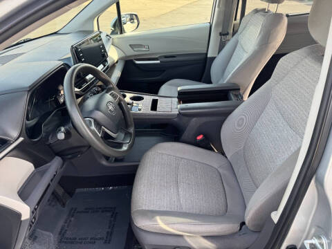 2021 Toyota Sienna LE 8-Passenger