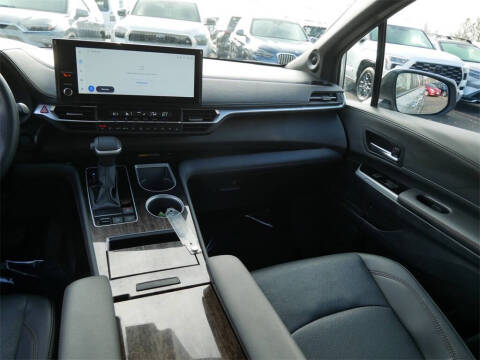 2025 Toyota Sienna Platinum 7-Passenger