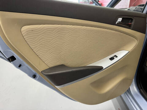 2012 Hyundai Accent GLS