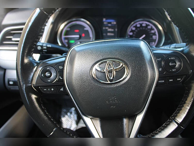 2020 Toyota Camry Hybrid SE