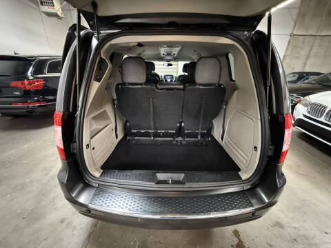 2016 Chrysler Town and Country Touring