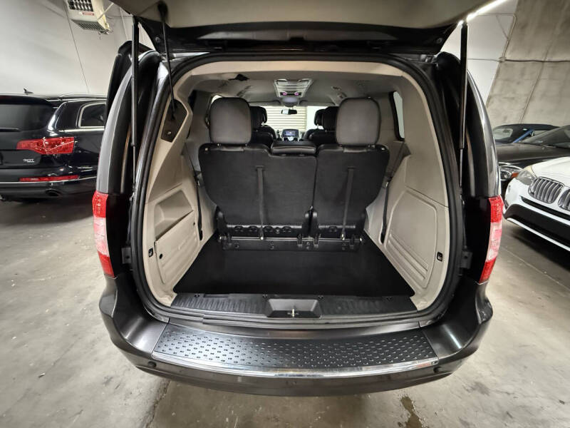 2016 Chrysler Town and Country Touring