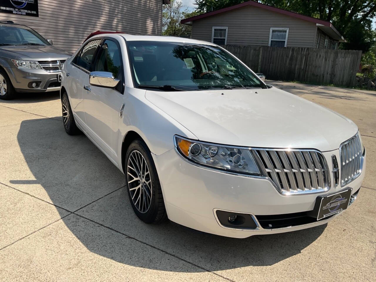 2010 Lincoln MKZ for sale at Auto Connection in Waterloo, IA