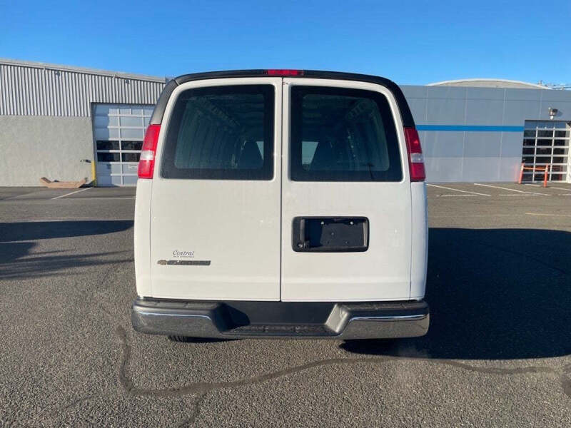 2025 Chevrolet Express 3500