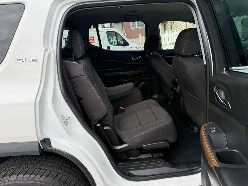 2017 GMC Acadia SLE-2