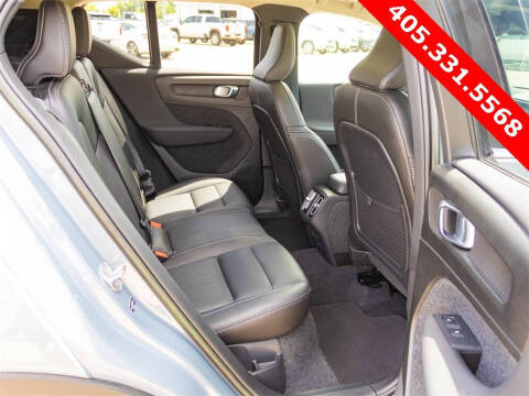 2023 Volvo XC40 B5 Plus Bright Theme