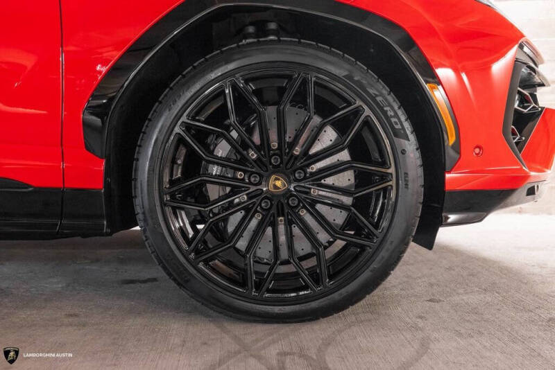 2025 Lamborghini Urus SE