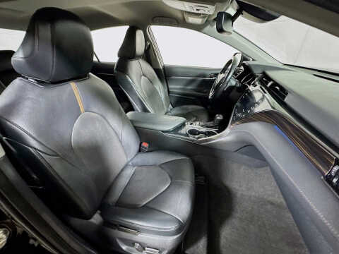 2020 Toyota Camry Hybrid XLE