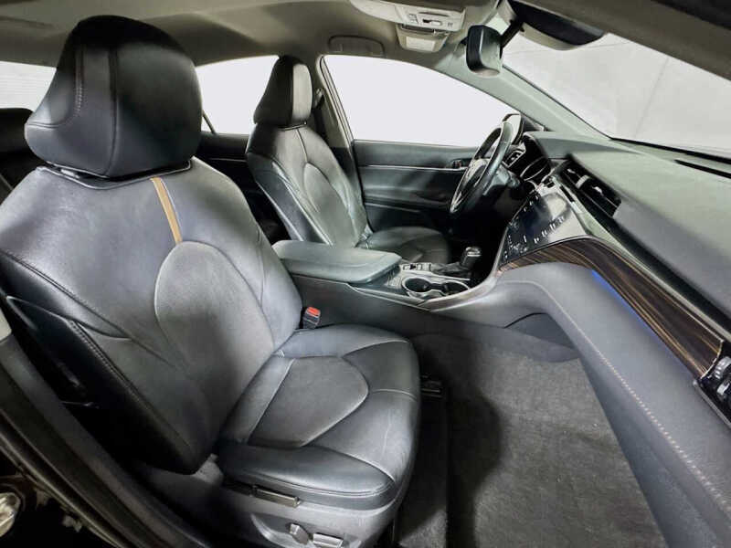 2020 Toyota Camry Hybrid XLE